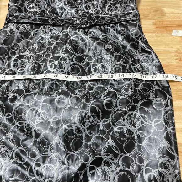 Vera Wang Lavender Label Belted Bubble Circle Sheath Dress V-Neck Size 4 Black - Picture 9 of 10